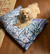 Load image into Gallery viewer, Purple Snow Dog Beds
